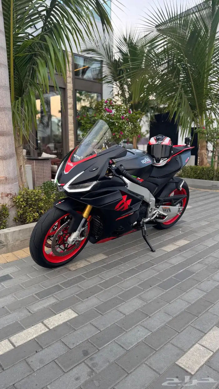 2023 Aprilia RSV4 1100 -  ابريليا 5