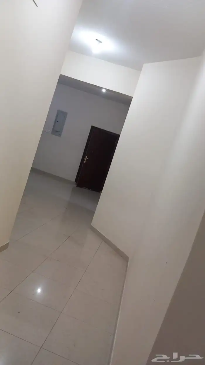 للايجار شقة علوية بحي الخزامى شارع بيروت 2