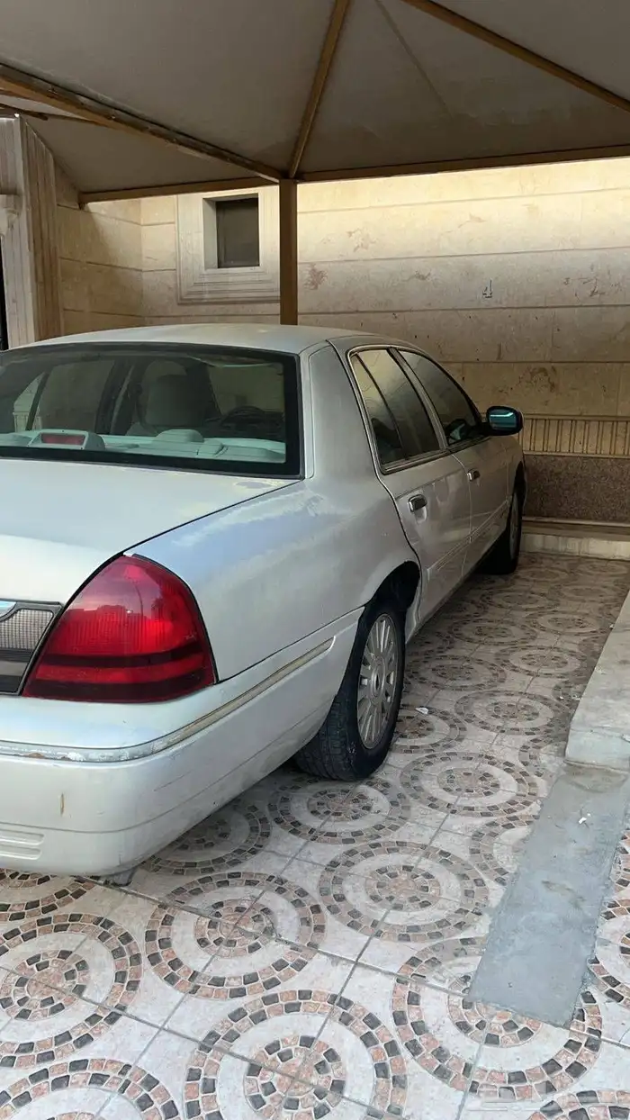 فورد جراند ماركيز2006 الفحص منتهي الاستماره باقي لها 3 شهور 0