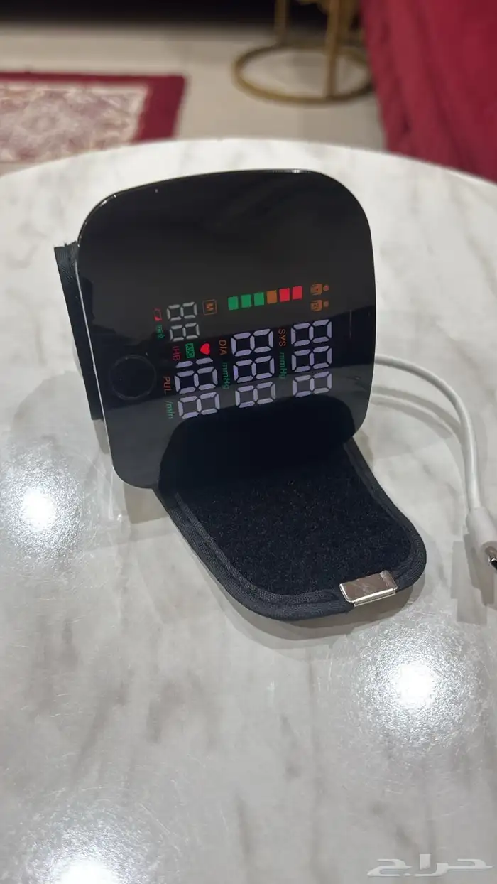 عداد فلوس وكاميرا مراقبة وجوال نوكيا وجهازين قياس الضغط 2