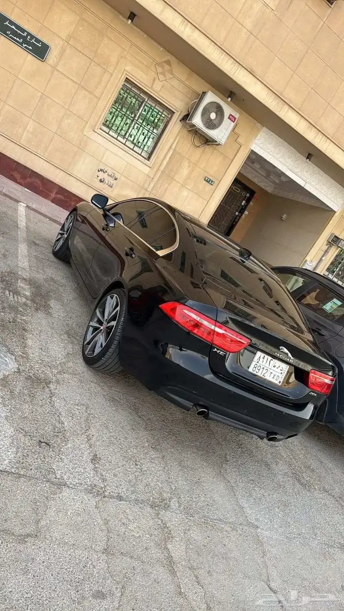 للبيع جاكور سيدان Xe للون اسود موديل 2018 فل كامل بصمه وبا 5