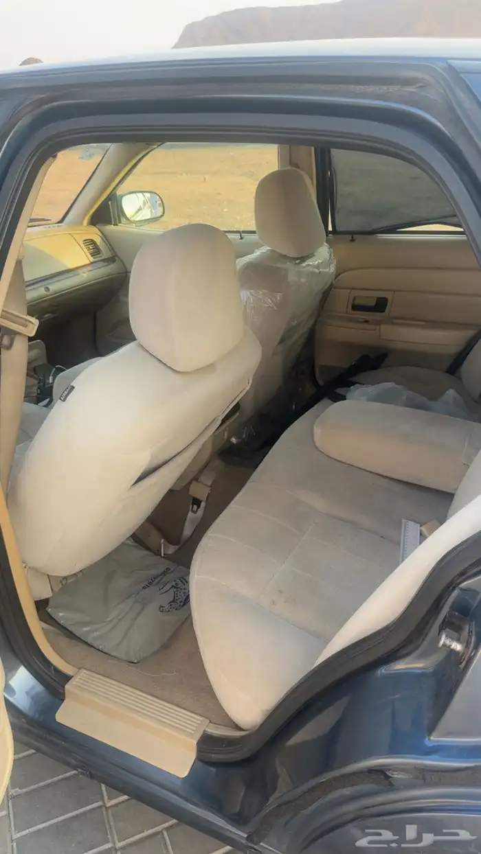 فورد كراون فكتوريا 2010 16