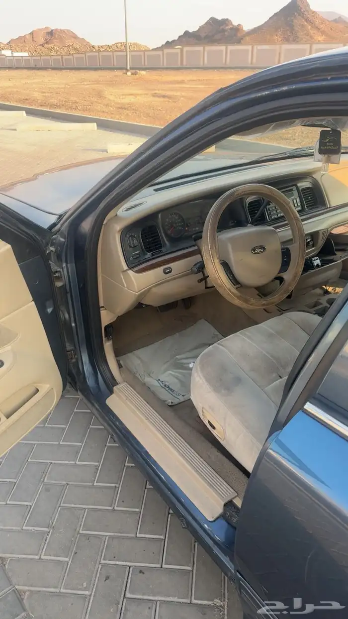 فورد كراون فكتوريا 2010 21