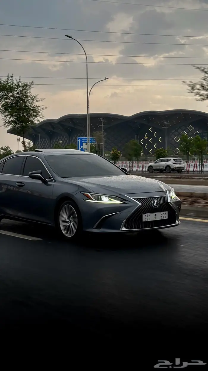 لكزس ES300h عبداللطيف جميل 8