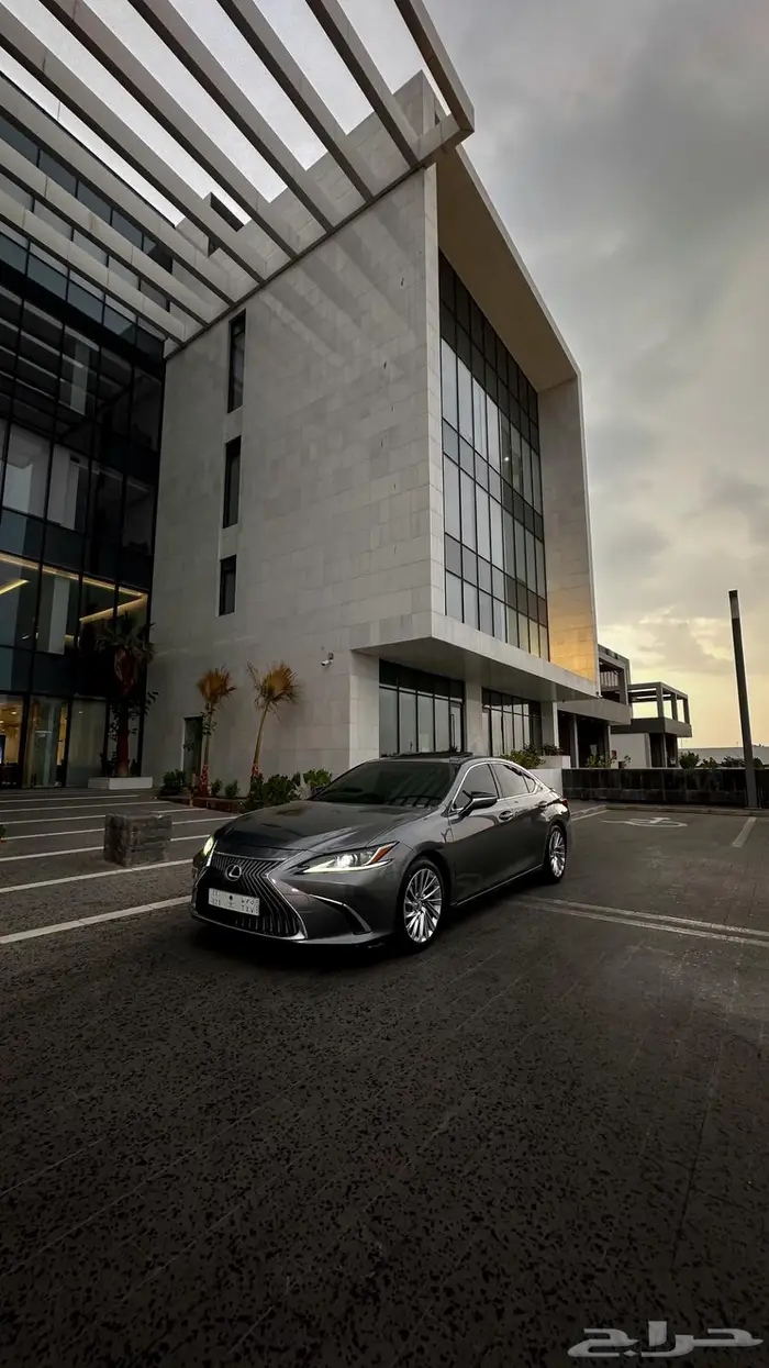 لكزس ES300h عبداللطيف جميل 7