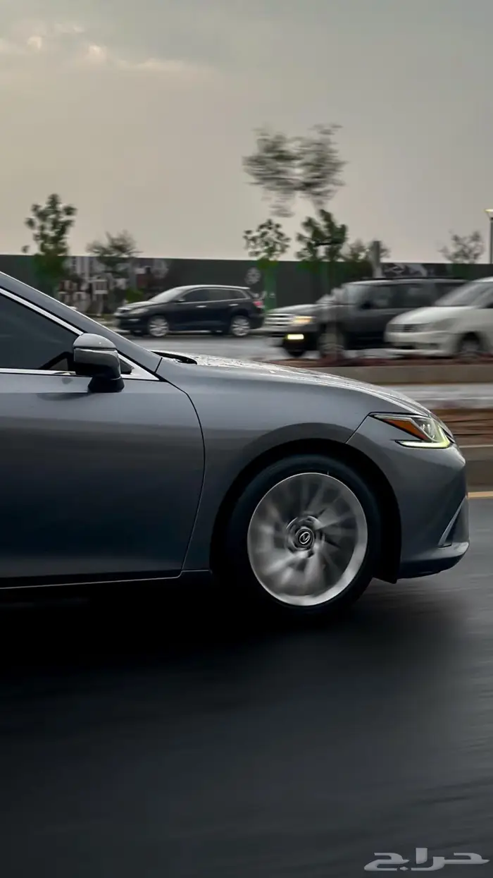 لكزس ES300h عبداللطيف جميل 12