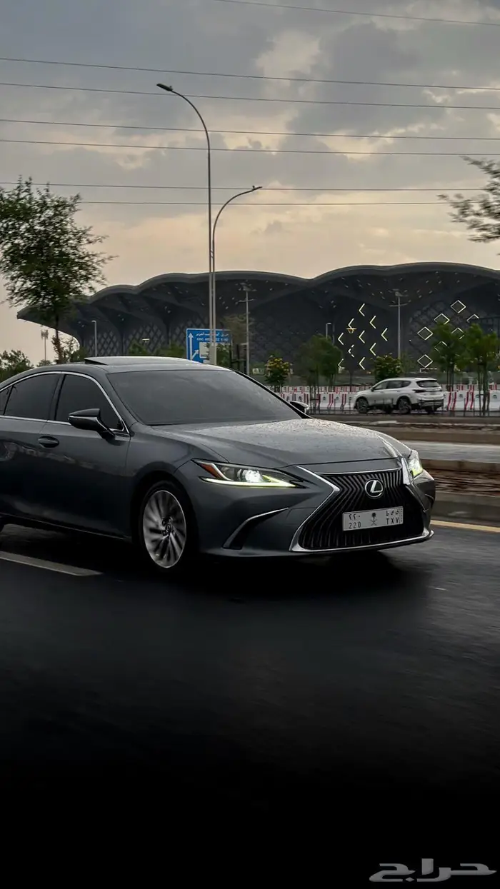 لكزس ES300h عبداللطيف جميل 15