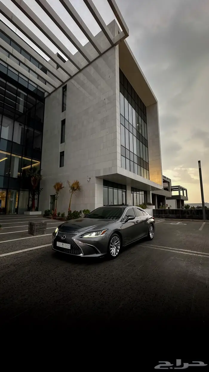 لكزس ES300h عبداللطيف جميل 16