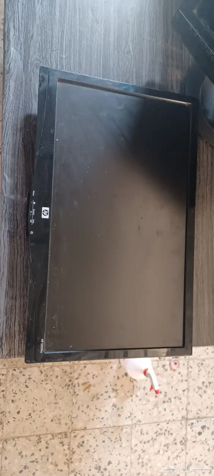 للبيع ثلاث شاشات مكتبية عرض خاص 0