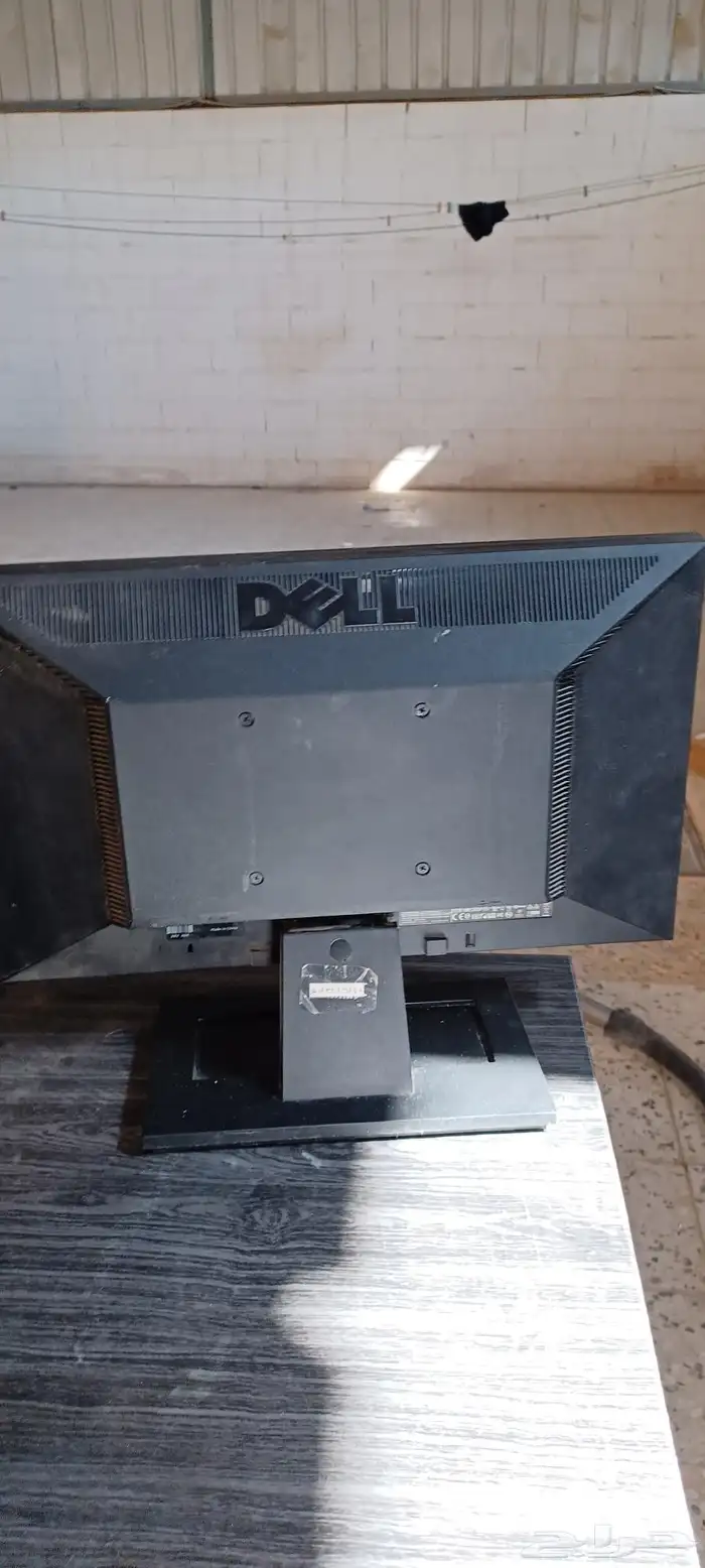 للبيع ثلاث شاشات مكتبية عرض خاص 6