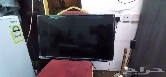 شاشة 32 بوصة ذكية بس مكسورة 0