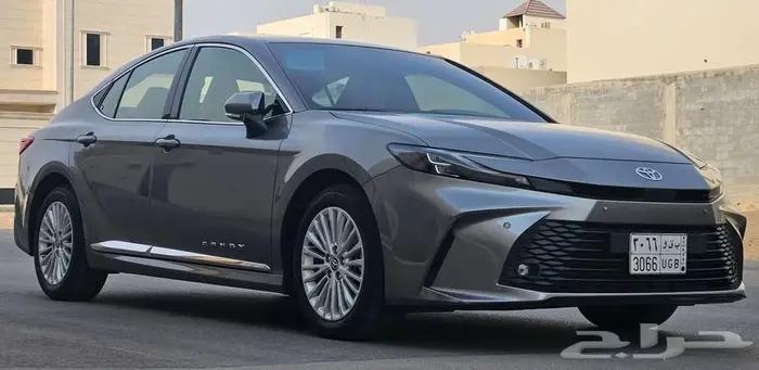 تايوتا كامري LE2025سعودية تيتانيوم غاية المستخدم 12