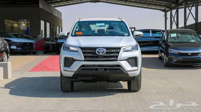 تويوتا فورتشنر بنزين وديزل 2025 بالنقد والتقسيط 4