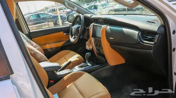 تويوتا فورتشنر بنزين وديزل 2025 بالنقد والتقسيط 7