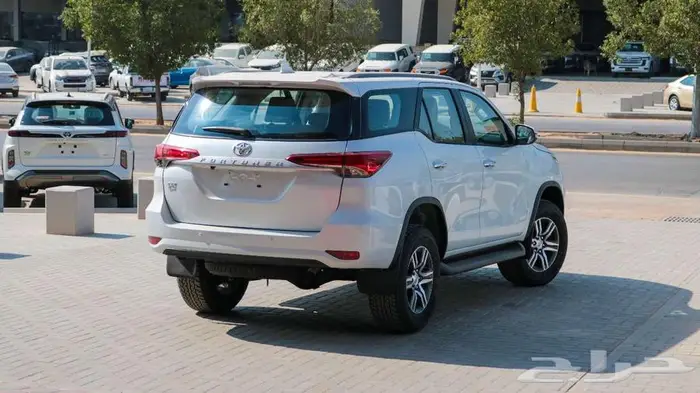 تويوتا فورتشنر بنزين وديزل 2025 بالنقد والتقسيط 5