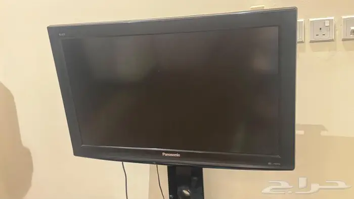 تلفزيون وطاولته 1