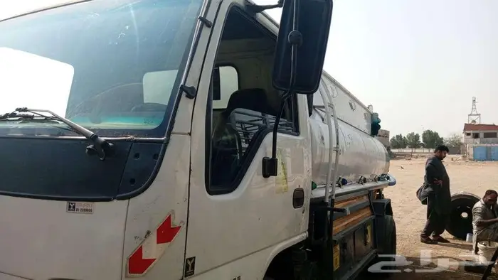 للبيع وايت ماء ايسوزو شغال سعة 7طن موديل 2005م 0