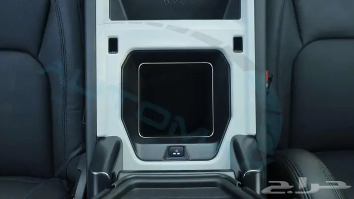 2025 Land Rover Defender 110 X-Dynamic SE P400e مع ضمان 19