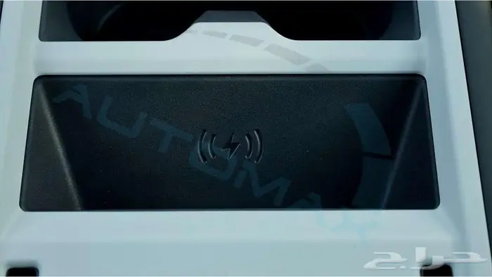 2025 Land Rover Defender 110 X-Dynamic SE P400e مع ضمان 17