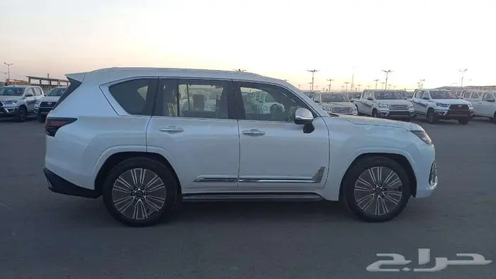 لكزس LX 600 بي بي ابيض بنزين 2025 خصم خاص 1