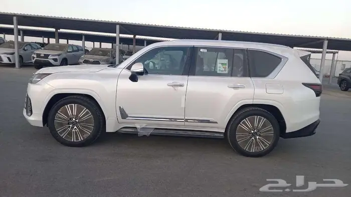 لكزس LX 600 بي بي ابيض بنزين 2025 خصم خاص 3