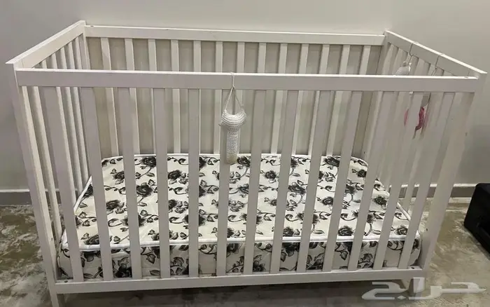 سرير اطفال بحاله جيده جدآ 2