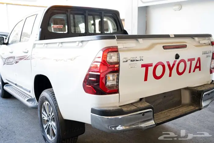 هايلوكس فل كامل بنزين اوتماتيك 2025 ب 135.200شامل الضريبة 4