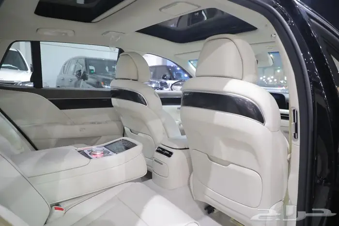 جينيسس G90 فل كامل بانوراما جلد ستة سلندر موديل 2025 15