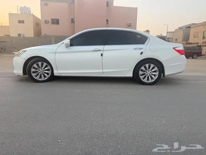 هوندا اكورد 2014 نظيفه ماشاء الله 17