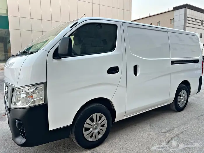 باص نيسان اورفان ممشى قليل نظيف جدا للبيع 9