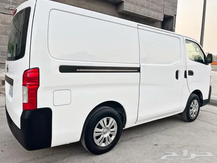 باص نيسان اورفان ممشى قليل نظيف جدا للبيع 5
