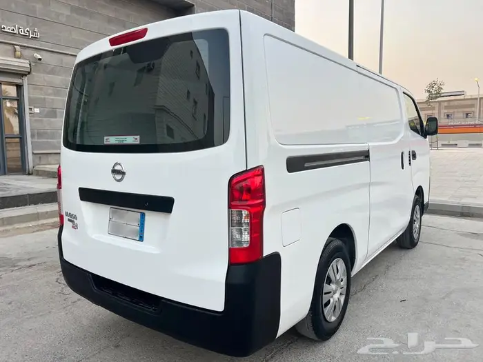 باص نيسان اورفان ممشى قليل نظيف جدا للبيع 4