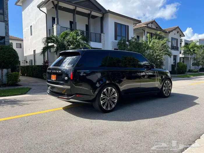 2023 Land Rover Range Rover SE LWB 7-Passenger 3