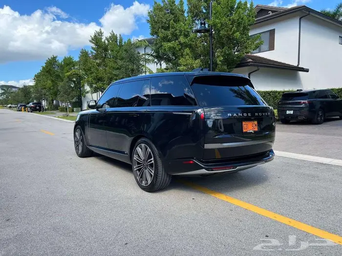 2023 Land Rover Range Rover SE LWB 7-Passenger 4
