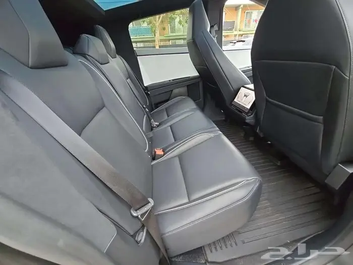 2024 Tesla Cybertruck Crew Cab Medium Bed 10