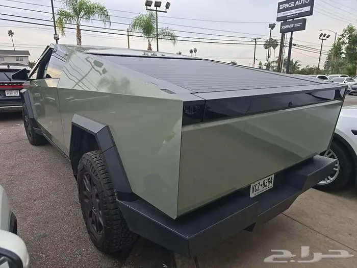 2024 Tesla Cybertruck Crew Cab Medium Bed 1