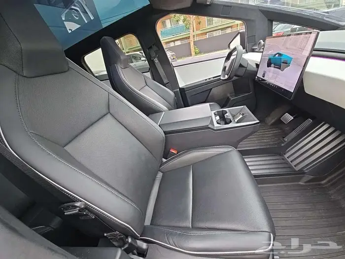 2024 Tesla Cybertruck Crew Cab Medium Bed 4