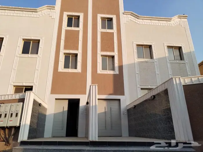 للبيع شقه في أبها حي البديع 8