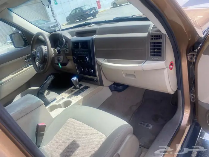 شيروكي ليبرتي 2012 V6 7