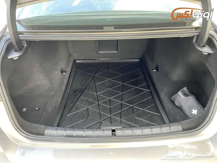 2024 بي إم دبليو 760i xDrive 18