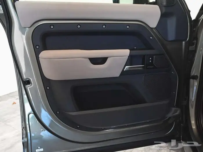 2023 Land Rover Defender 110 X-Dynamic SE 10