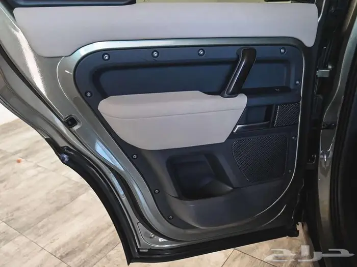 2023 Land Rover Defender 110 X-Dynamic SE 9