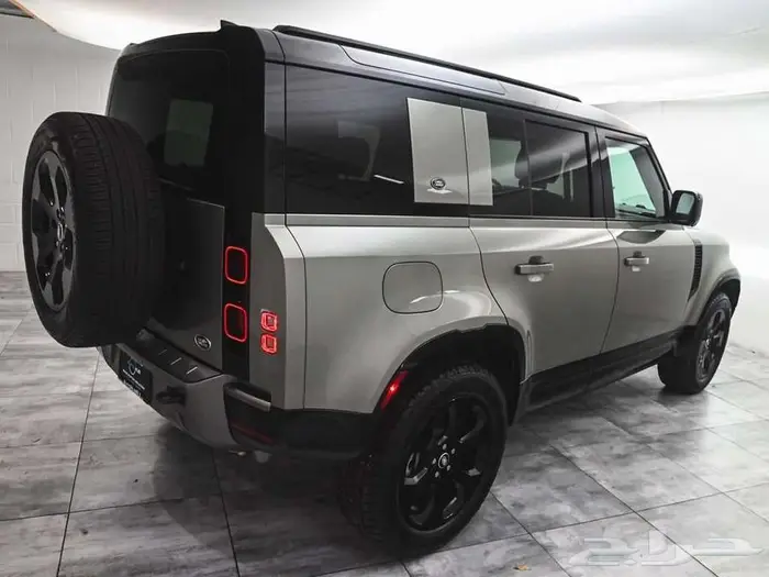 2023 Land Rover Defender 110 X-Dynamic SE 3