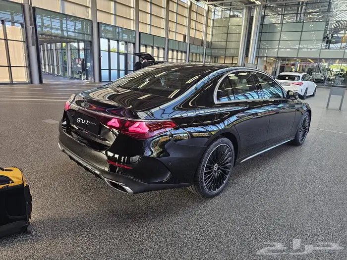 مرسيدس - E 200 - 2026 - اصفار - 3 شاشات - جديدة - ضمان 2