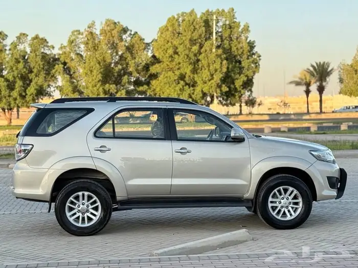 فورتشنر V6 فل كامل قير عادي 2012 4