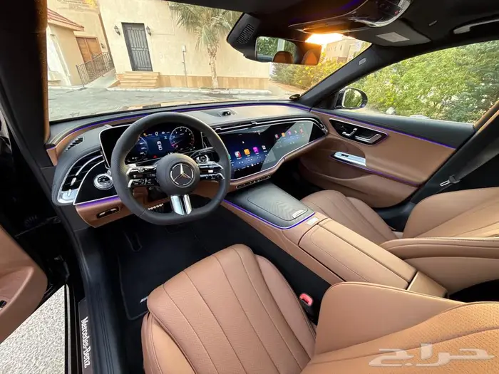 مرسيدس - E 200 - 2026 - اصفار - 3 شاشات - جديدة - ضمان 9