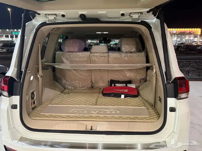 لاندكروزر 2024 GXR-L5 فل كامل سعودى ممشى 48500 الف 12