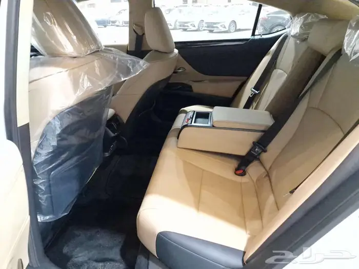 لكزس ES350 فئة CAبريمى ابيض 2025 باقل الاسعار 3