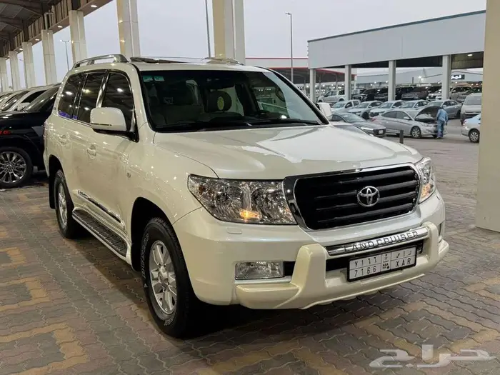 للبيع لاندكروزر GXR-3 2011 فل ابشن سعودي فئة 60 عام 1