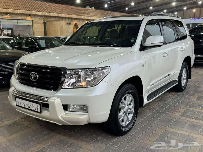 للبيع لاندكروزر GXR-3 2011 فل ابشن سعودي فئة 60 عام 3